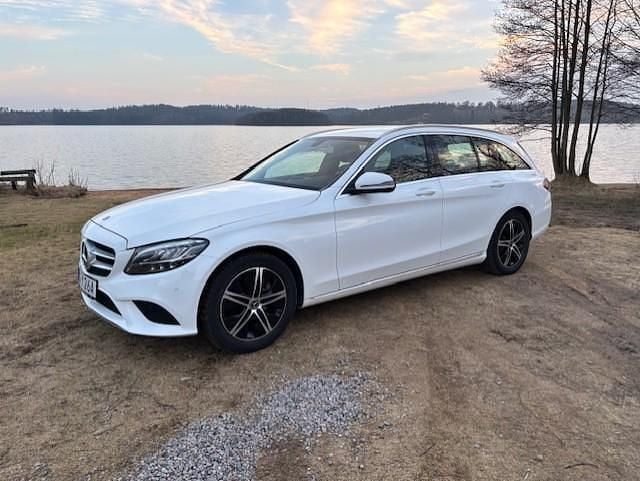 Vit Begagnad 2020 Mercedes C200 Avantgarde Kombi | 219 000 kr (Superpris) - Bild 1/4