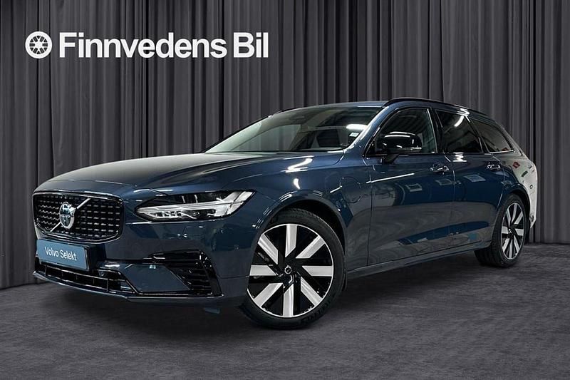 Mörkblå (blå) Begagnad 2024 Volvo V90 Plus Kombi | 499 000 kr (Marknadspris) - Bild 1/4