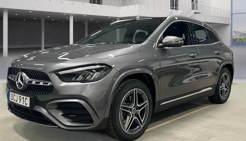 Mörkgrå (grå) Ny 2024 Mercedes GLA250 AMG SUV | 487 000 kr (Bra pris) - Bild 1/4