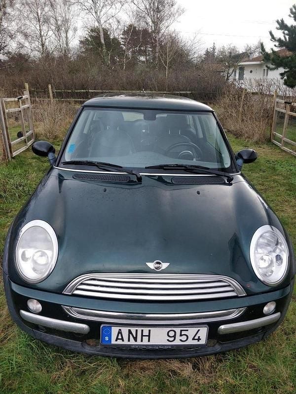 Grön Begagnad 2004 Mini Cooper Pepper Halvkombi | 15 000 kr (Superpris) - Bild 1/3
