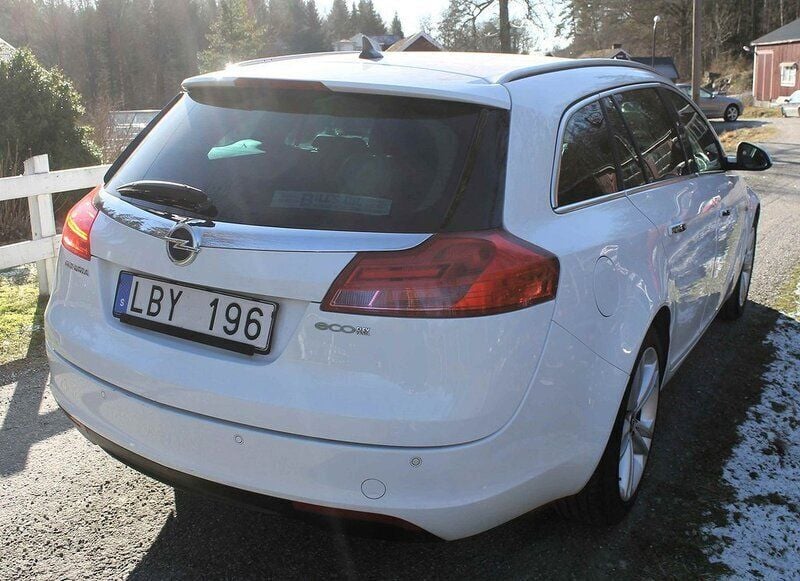 Begagnad Opel Insignia Cosmo 161 HK (118 kW) 2010 Vit Kombi