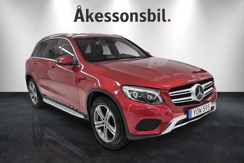 Röd Begagnad 2018 Mercedes GLC250 AMG SUV | 319 000 kr (Marknadspris) - Bild 1/4