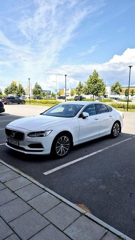 Vit Begagnad 2018 Volvo S90 Momentum Sedan | 195 000 kr (Dyr) - Bild 1/4