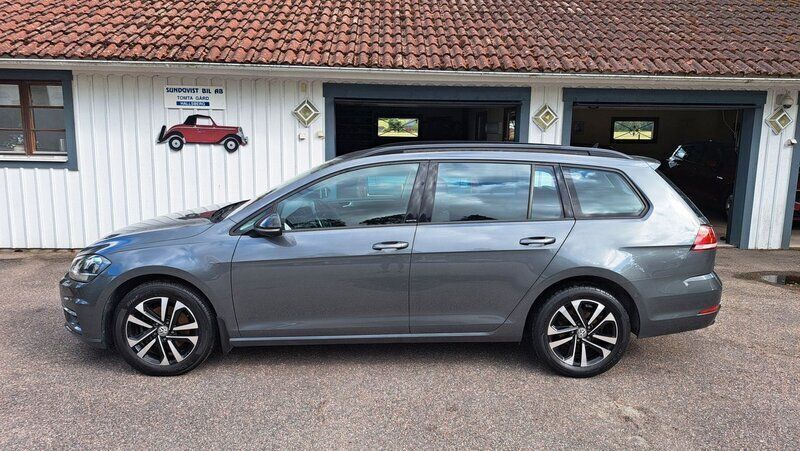 Mörkgrå Begagnad 2019 VW Golf VII Kombi | 149 000 kr (Marknadspris) - Bild 1/4