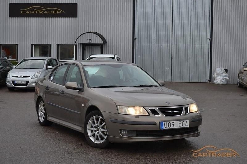 Brun Begagnad 2004 Saab 9-3 Vector Sedan | 32 000 kr (Marknadspris) - Bild 1/4