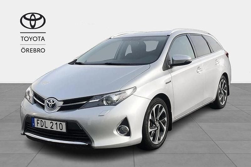 Silver Begagnad 2014 Toyota Auris Touring Sports Edition Kombi | 124 900 kr (Marknadspris) - Bild 1/4