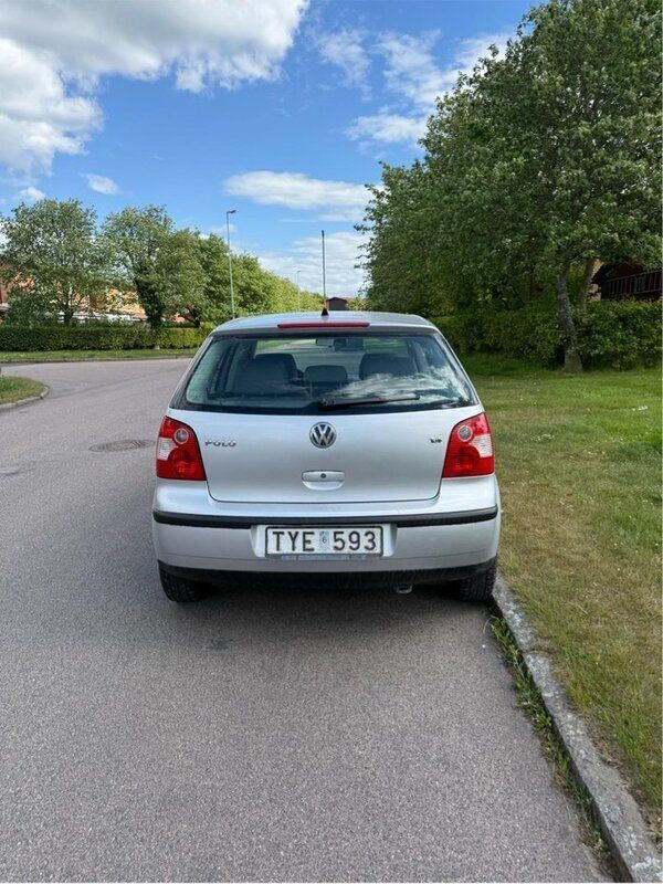 Silver Begagnad 2003 VW Polo Basis Halvkombi | 46 000 kr - Bild 1/4
