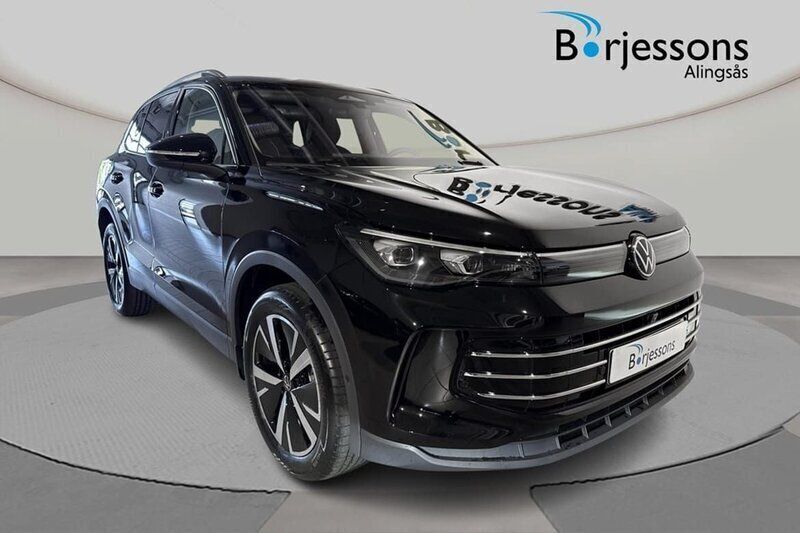 Svart Ny 2025 VW Tiguan Elegance SUV | 589 900 kr (Dyr) - Bild 1/4