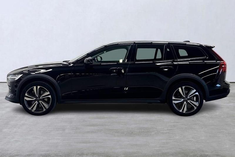 Begagnad Volvo V60 CC 200 HK (147 kW) 2022 Svart Kombi