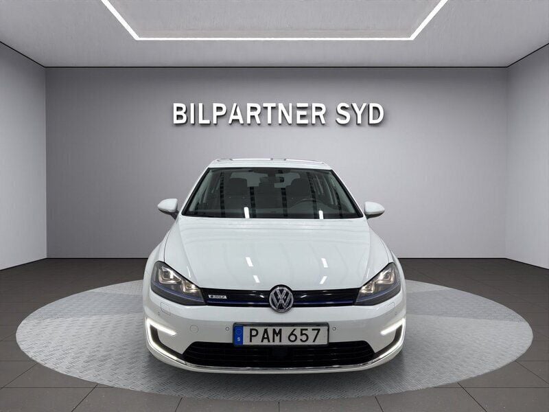 Vit Begagnad 2016 VW e-Golf Halvkombi | 139 900 kr (Bra pris) - Bild 1/3
