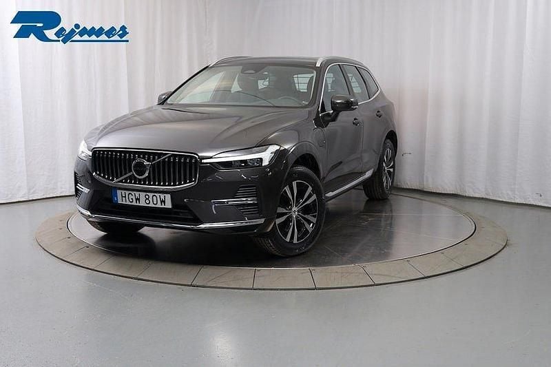 Grå (platinum grey metallic) Begagnad 2022 Volvo XC60 SUV | 419 900 kr (Bra pris) - Bild 1/4