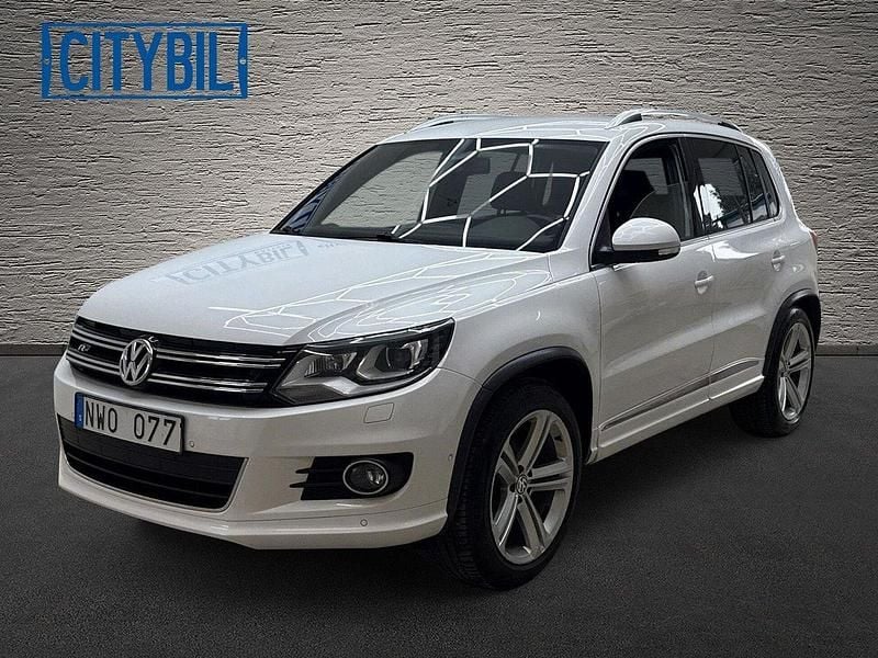 Vit Begagnad 2013 VW Tiguan R-line SUV | 128 900 kr (Marknadspris) - Bild 1/4