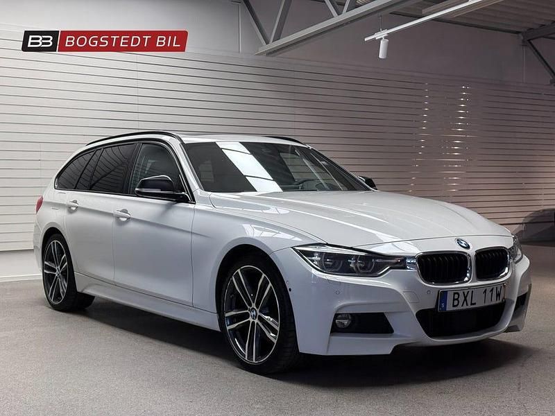 Vit Begagnad 2019 BMW 330 M Sport Kombi | 259 000 kr (Marknadspris) - Bild 1/4