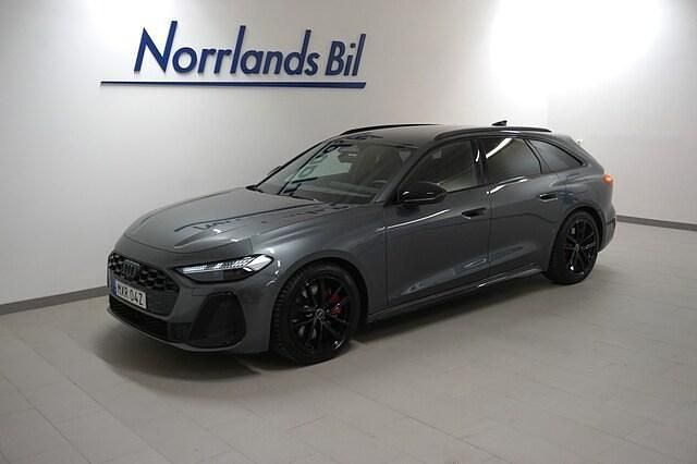 Daytonagrå pärleffekt Begagnad 2025 Audi A5 S-Line Kombi | 699 900 kr - Bild 1/4