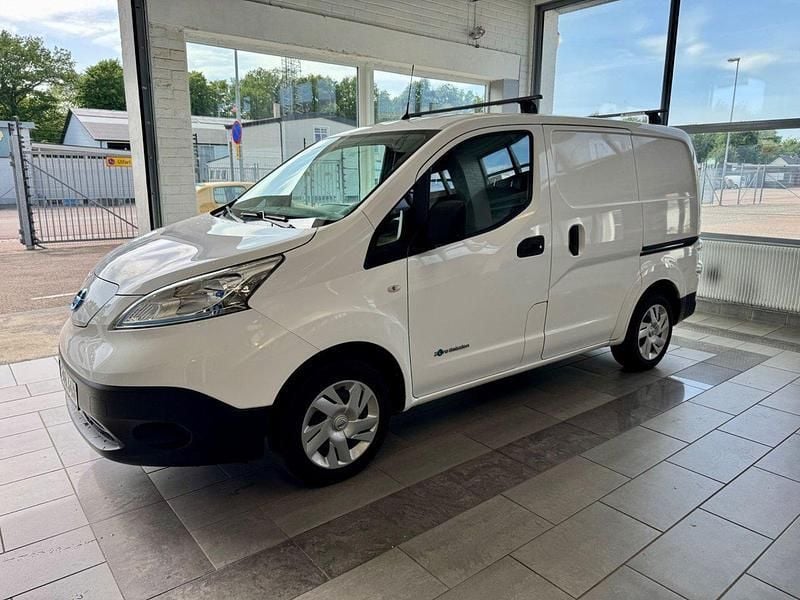 Vit Begagnad 2020 Nissan e-NV200 Van | 149 900 kr (Lite dyr) - Bild 1/4
