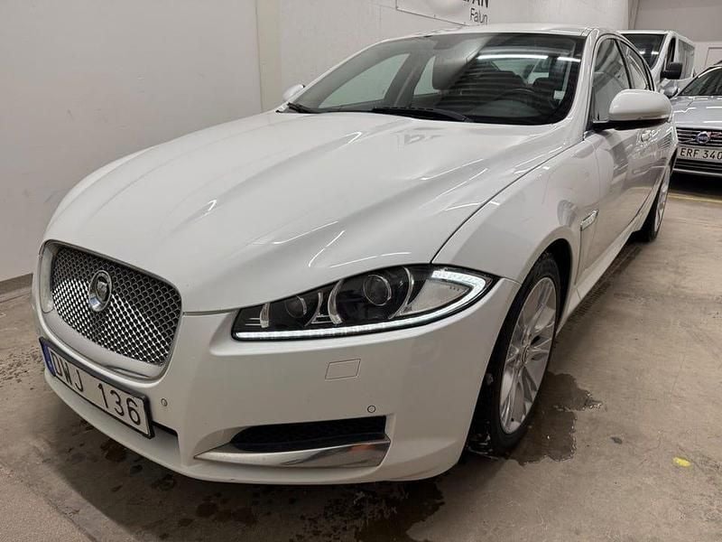 Begagnad Jaguar XF 200 HK (147 kW) 2013 Vit