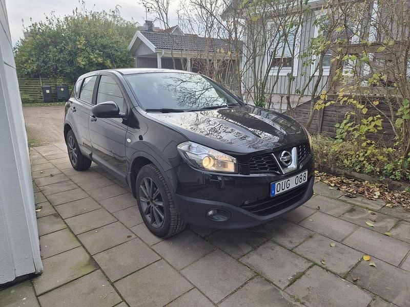 Svart Begagnad 2012 Nissan Qashqai SUV | 67 000 kr (Bra pris) - Bild 1/4