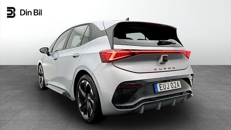Begagnad Cupra Born e-Boost 169 kW (231 HK) 2023 Silver (geyser silver metallic) Halvkombi