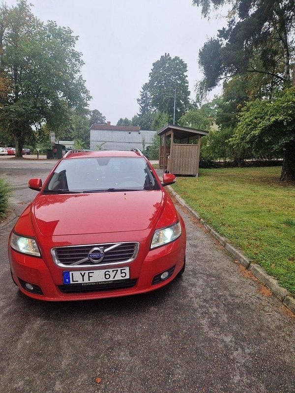 Röd Begagnad 2012 Volvo V50 Kombi | 49 000 kr (Bra pris) - Bild 1/2