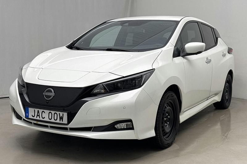 Vit Begagnad 2023 Nissan Leaf N-Connecta Halvkombi | 209 000 kr (Superpris) - Bild 1/4