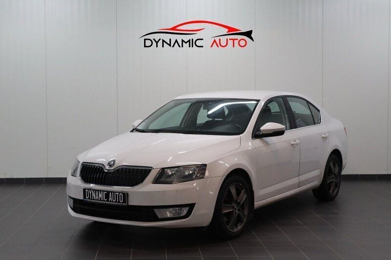Vit Begagnad 2013 Skoda Octavia Ambition Halvkombi | 59 900 kr (Lite dyr) - Bild 1/4