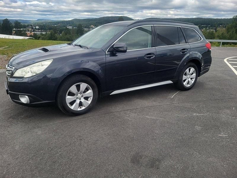 Grå Begagnad 2010 Subaru Outback SUV | 59 000 kr (Dyr) - Bild 1/4