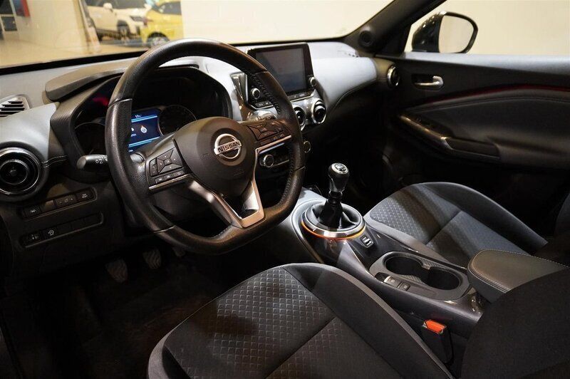 Begagnad Nissan Juke N-Connecta 117 HK (86 kW) 2019 Dark metal grey SUV