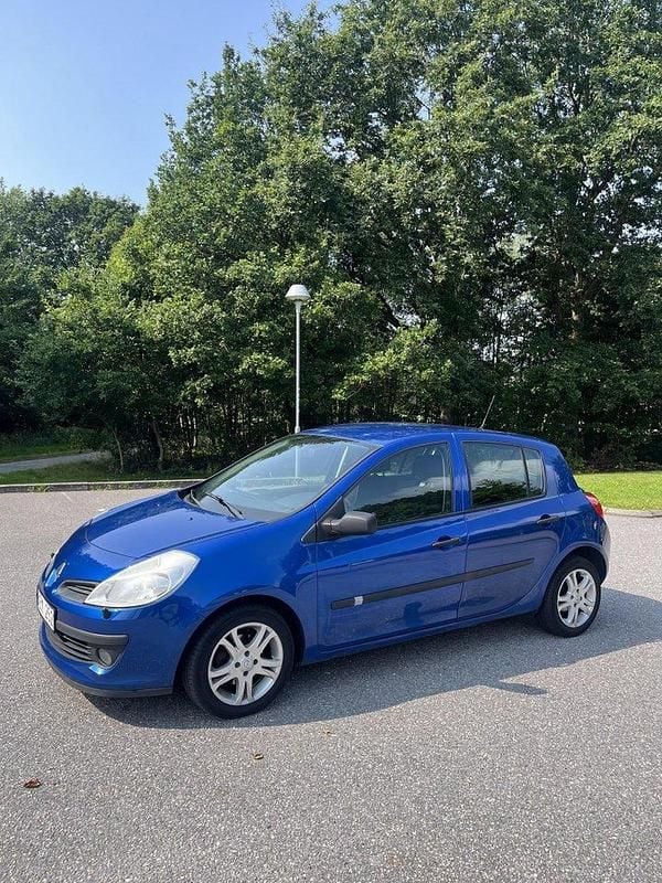 Blå Begagnad 2007 Renault Clio R.S. Halvkombi | 25 000 kr (Lite dyr) - Bild 1/4