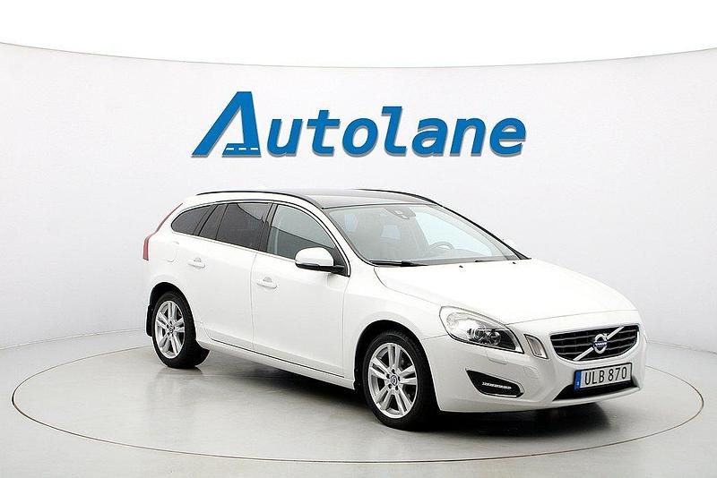 Ice white Begagnad 2013 Volvo V60 Momentum Kombi | 119 900 kr (Marknadspris) - Bild 1/3