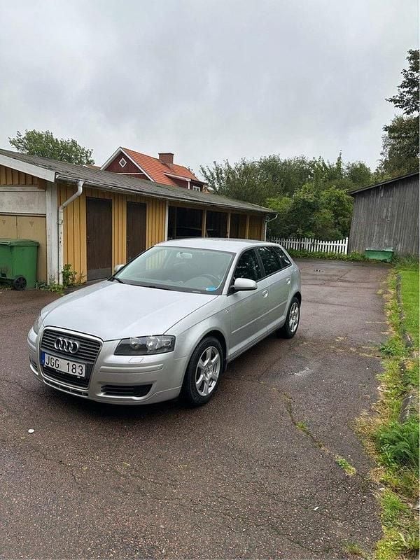 Silver Begagnad 2008 Audi A3 Sportback Attraction Halvkombi | 31 000 kr (Superpris) - Bild 1/4