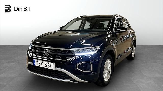 Svart Begagnad 2022 VW T-Roc Life SUV | 259 800 kr (Marknadspris) - Bild 1/4