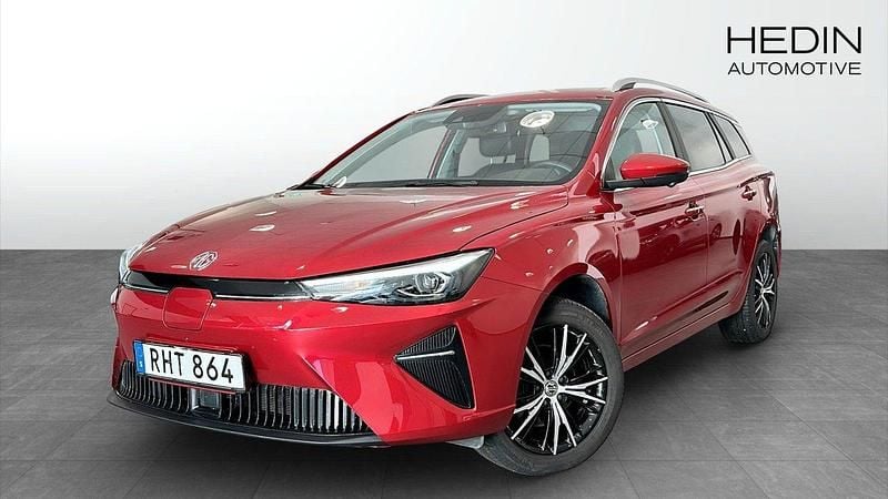 Röd (red) Begagnad 2022 MG MG5 EV Kombi | 207 900 kr (Marknadspris) - Bild 1/4