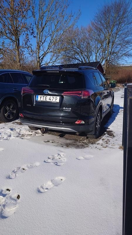 Begagnad Toyota RAV4 Hybrid 197 HK (144 kW) 2018 SUV