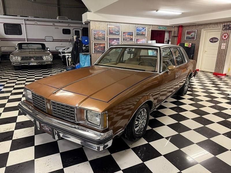 Begagnad Oldsmobile Cutlass 125 HK (91 kW) 1980 Brunmetallic Sedan