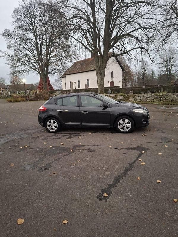 Svart Begagnad 2010 Renault Mégane III Halvkombi | 19 000 kr (Bra pris) - Bild 1/4