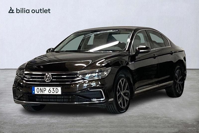 Brun Begagnad 2020 VW Passat GTE Sedan | 269 900 kr (Marknadspris) - Bild 1/3