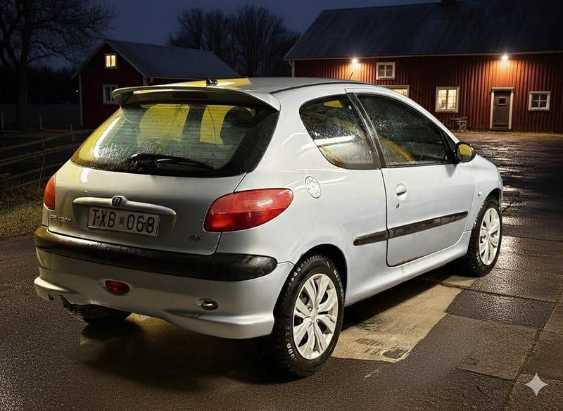 Begagnad Peugeot 206 GTi 136 HK (100 kW) 2003 Halvkombi