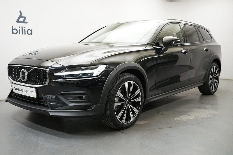Svart Begagnad 2024 Volvo V60 CC Plus Kombi | 479 900 kr (Marknadspris) - Bild 1/3
