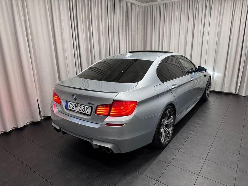 Begagnad BMW M5 561 HK (412 kW) 2013 Silver Sedan