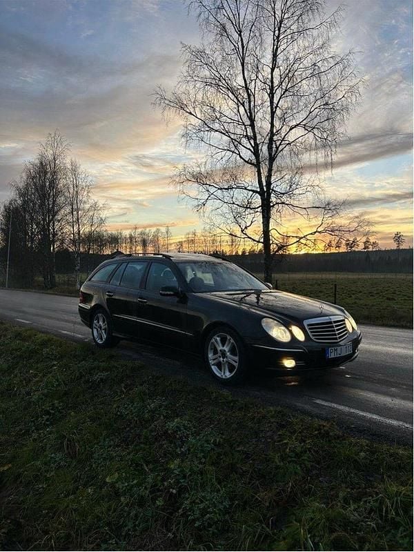 Svart Begagnad 2007 Mercedes E320 Avantgarde Kombi | 55 000 kr (Marknadspris) - Bild 1/4