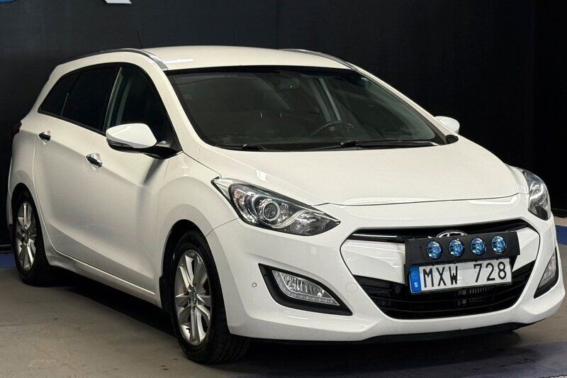 Begagnad Hyundai i30 111 HK (81 kW) 2012 Vit Kombi