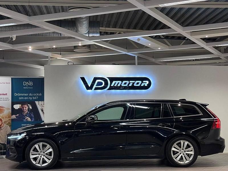Begagnad Volvo V60 Momentum 190 HK (139 kW) 2020 Svart Kombi