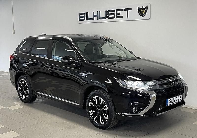 Begagnad Mitsubishi Outlander P-HEV 121 HK (88 kW) 2017 Svart SUV