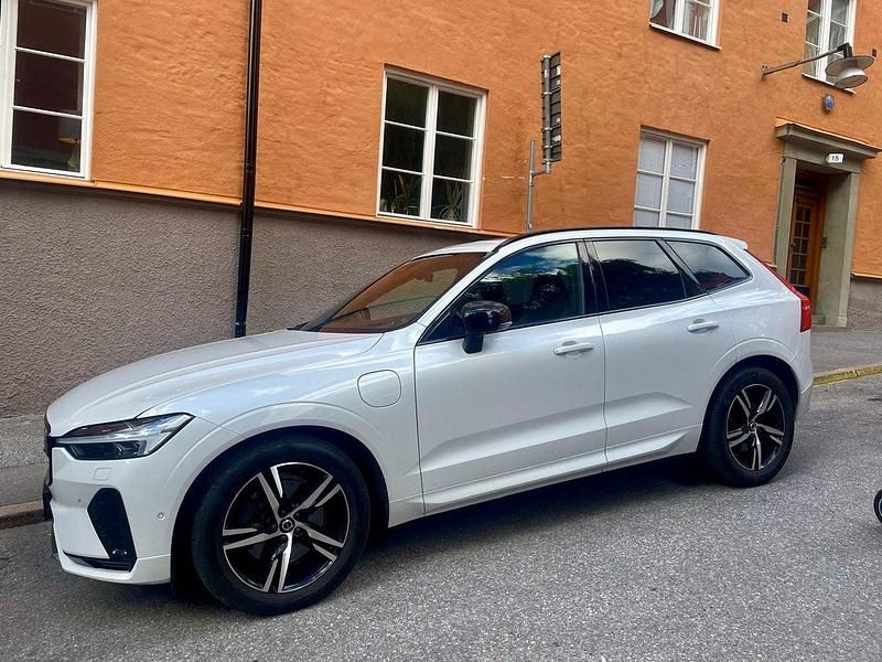 Vit Begagnad 2022 Volvo XC60 R-Design SUV | 495 000 kr (Dyr) - Bild 1/4