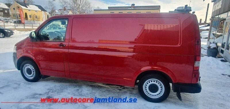 Röd Begagnad 2014 VW T5 Comfortline Van | 194 500 kr (Marknadspris) - Bild 1/4