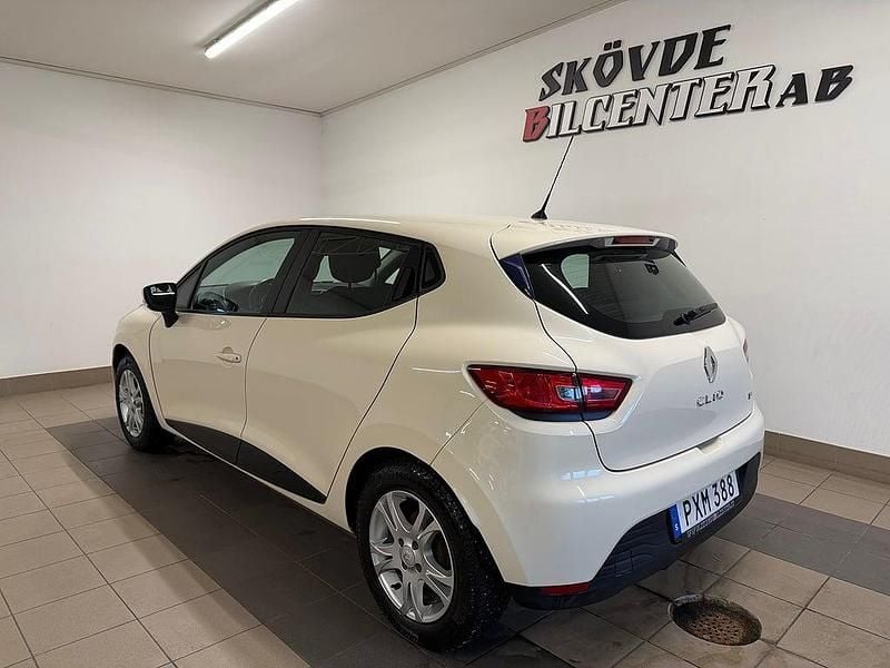 Begagnad Renault Clio IV 90 HK (66 kW) 2015 Vit Halvkombi