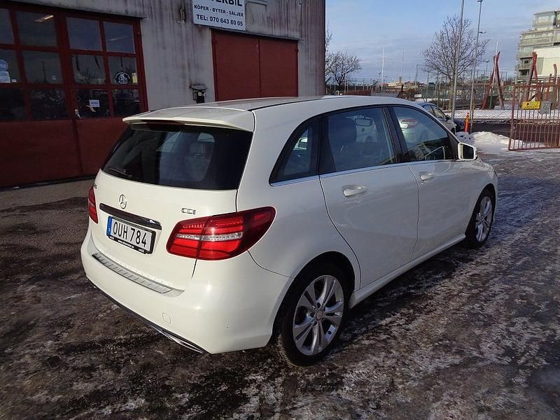 Begagnad Mercedes B180 Urban 109 HK (80 kW) 2015 Vit Minibuss