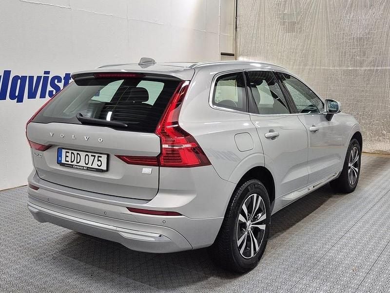 Begagnad Volvo XC60 Core 253 HK (186 kW) 2023 Silver dawn metallic SUV