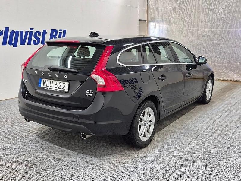 Begagnad Volvo V60 Summum 215 HK (158 kW) 2012 Svart metallic Kombi