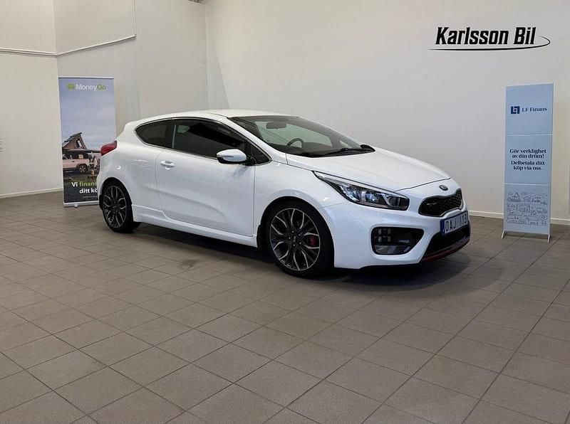 Begagnad Kia ProCeed GT GT 204 HK (150 kW) 2014 Vit Halvkombi